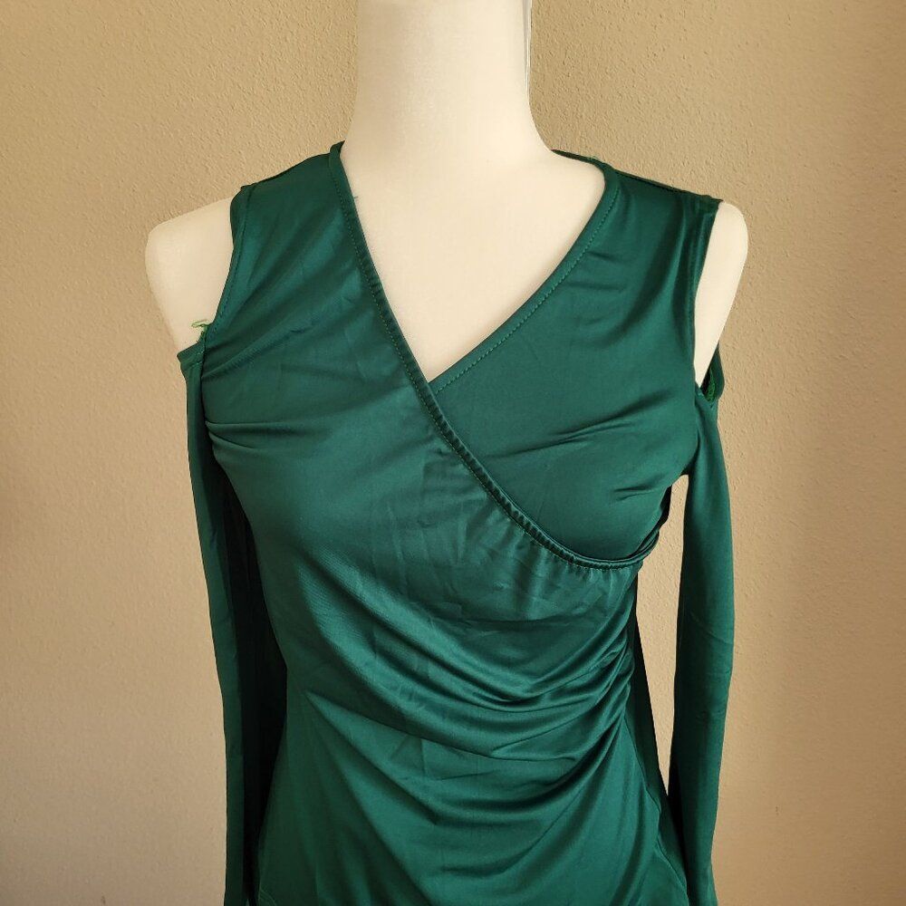 Nice blouse cold shoulder! Size L